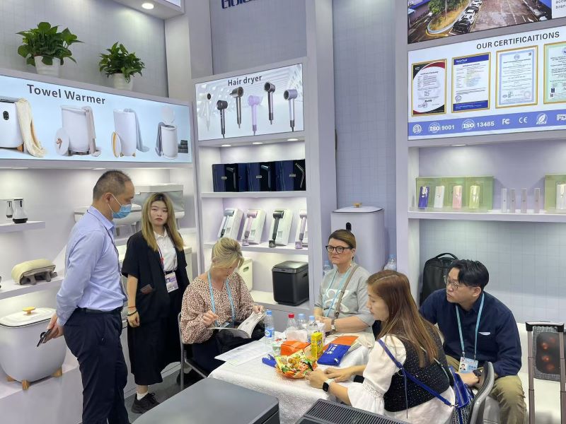 Live IPL hair removal machine demonstration at Goldenhot booth Canton Fair Phase 3 2026
